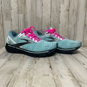 Brooks White and Blue Athletic Shoes Breathable Mesh Design